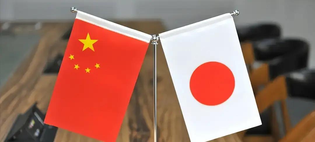 就在刚刚
 
日本多位学者突然宣布了自己的判断：中日这阵子的风波会过去，后面会转