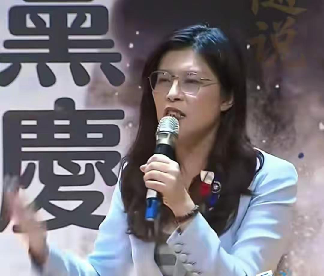 郑丽文激情演讲引关注！毛主席致蒋中正楷书亲笔信曝光
 
新任国民党主席郑丽文的系