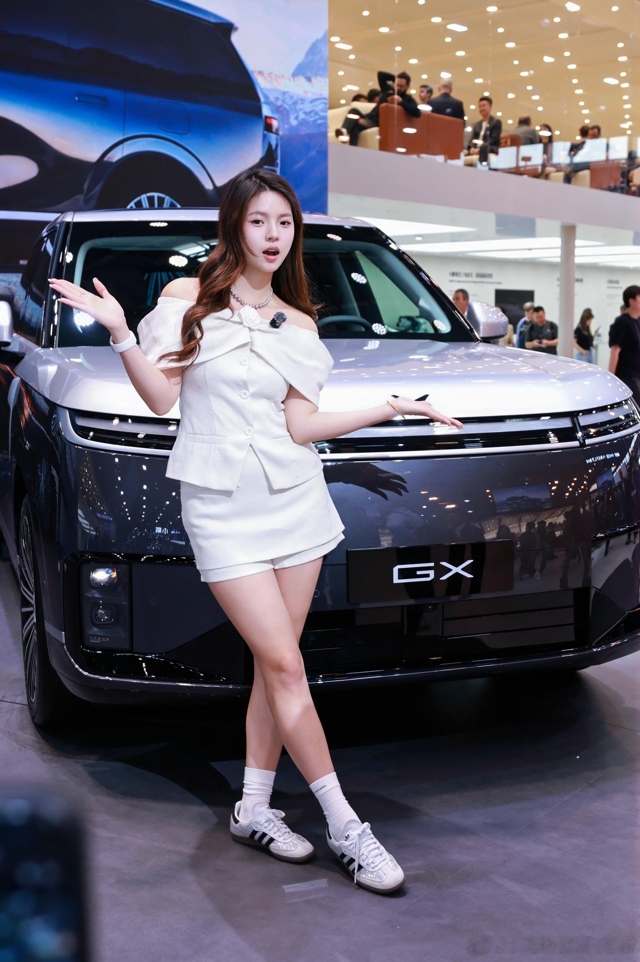 又被小鹏官摄抓拍啦为啥显得我胖胖的，还是根本不是显的小鹏gx北京车展 北京