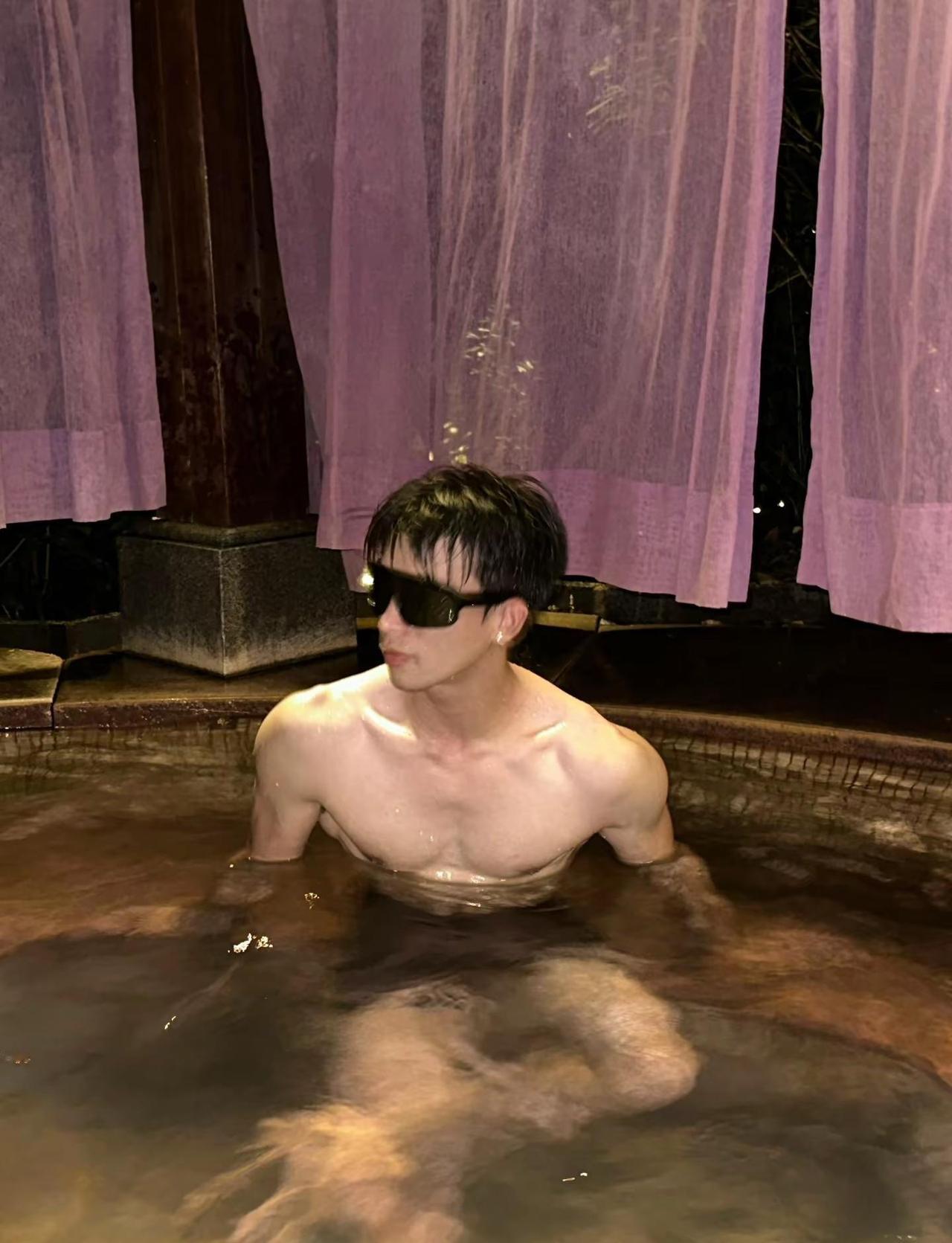 太过于平静却是我多余的担心 薄肌腹肌氛围感