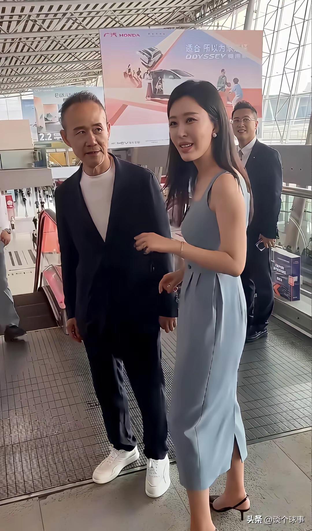 从这张照片可以看出
王石对田朴珺绝对是真爱
是那种生理性喜欢的感觉
要说王石的实