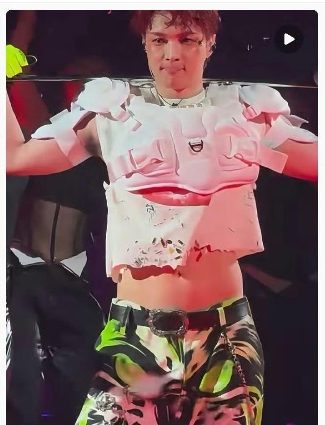 内娱唱跳第一人不是说养🐷膘演唱会不开麦写歌只会驾驾驾的意思好言相告、多劝劝你们