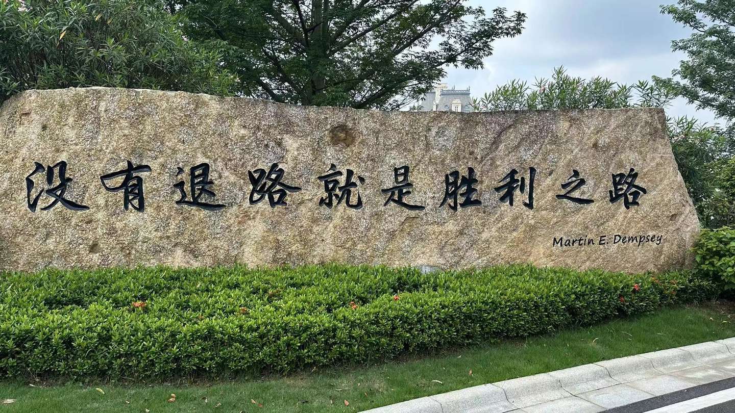 任总为何庭波的文章做的序，仔细品读，是有点心酸的。唯一一条突围道路逃生、活着、活