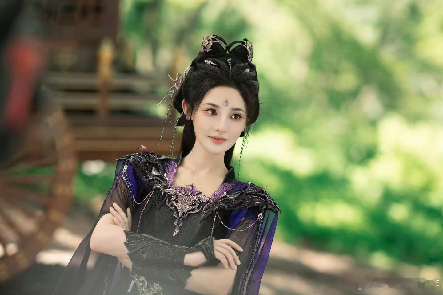 彭小苒妆造正确天呐，彭小苒这波妆造简直神来之笔！跟她的脸蛋适配度百分百，好像妆造