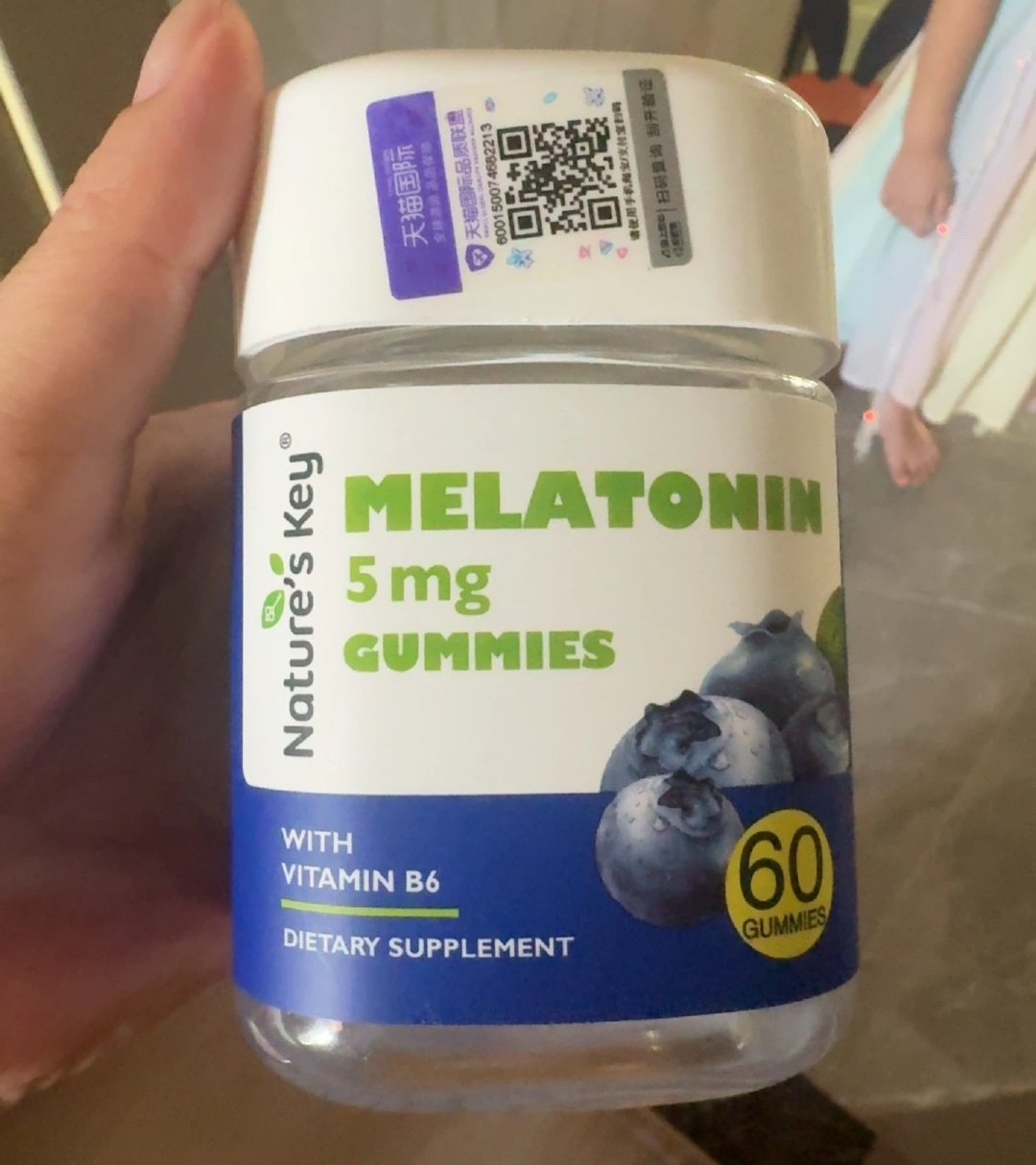 药类的东西真的一定要放好服了我婆婆，褪黑素放床头柜子里，今天才发现50多粒全被我