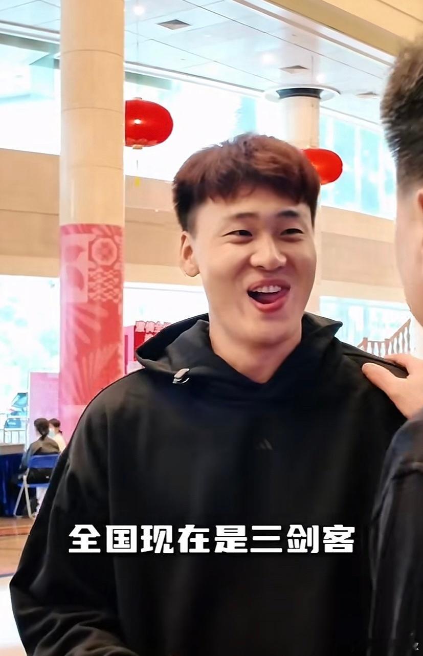 哈哈李春江指导把赵睿、胡明轩、徐杰称作三剑客组合[嘻嘻] ​​​