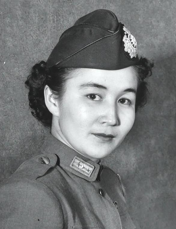 1955年，上海举行了一场特殊的行刑大会，被执行的女犯人看起来就是个老妈子，但如