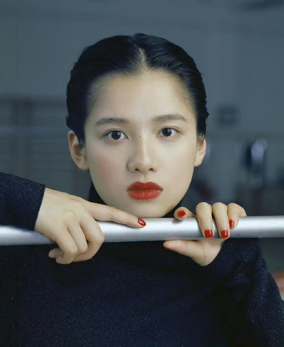 早期张婧仪好适合做平面模特啊这张脸 ​​​