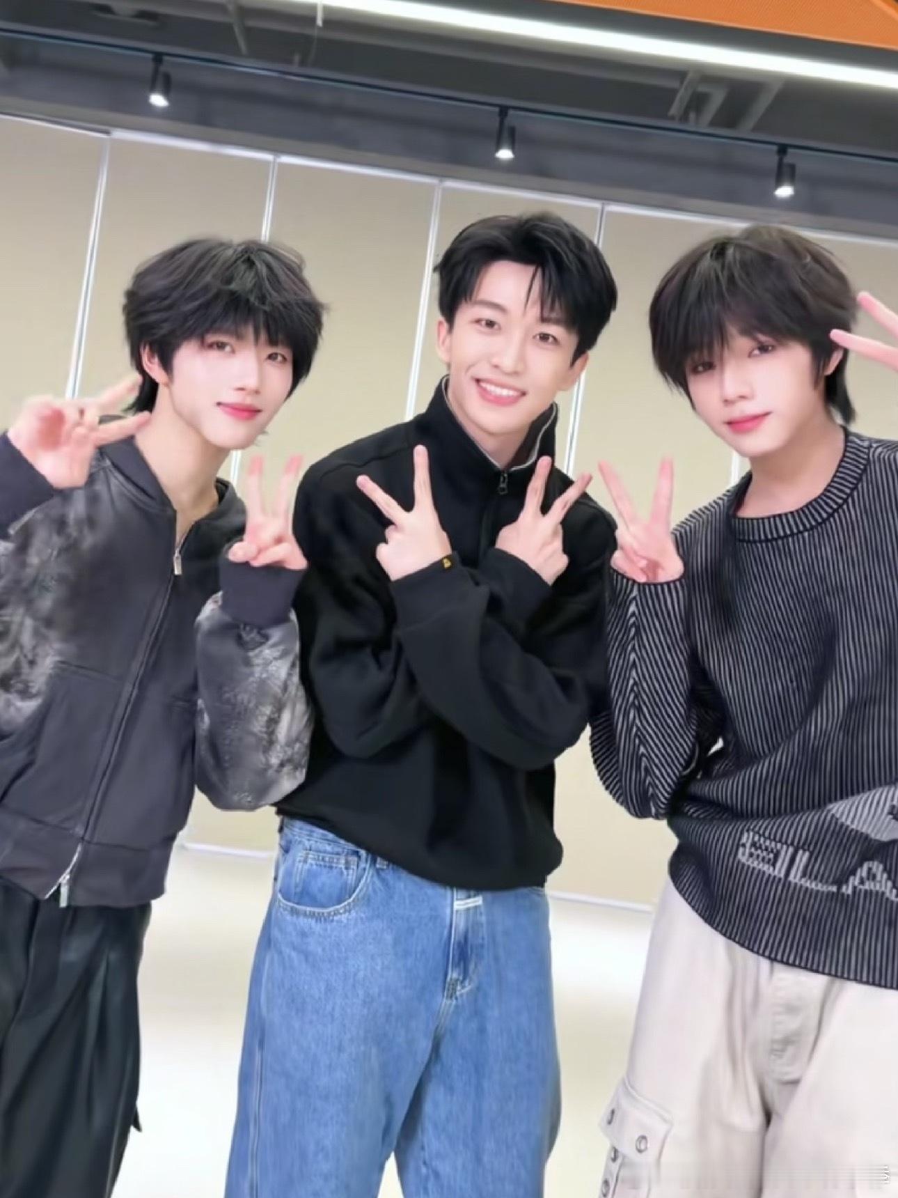 爆黄子弘凡爸爸诈骗学生 首先说明我的看法：不相信 有几个点：1.首先真的被骗了为