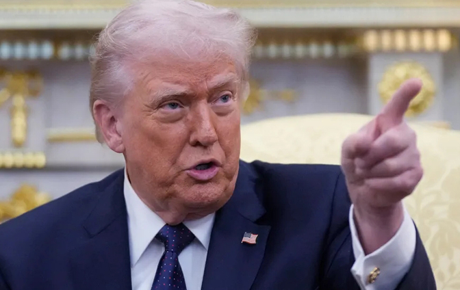 【#特朗普威胁在机场部署ICE执法人员#】由于拨款法案再度受挫，美国国土安全部“