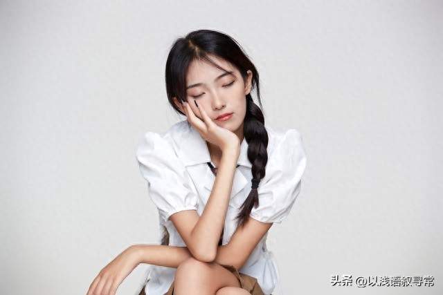 同样是女生，为啥有人大腿缝隙宽，有人双腿紧紧贴住？