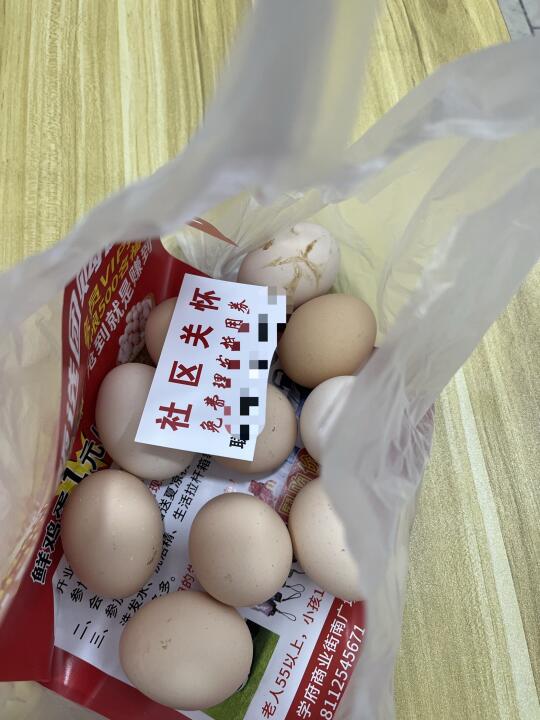 我已经提前过上了和大妈一起领鸡蛋的生活