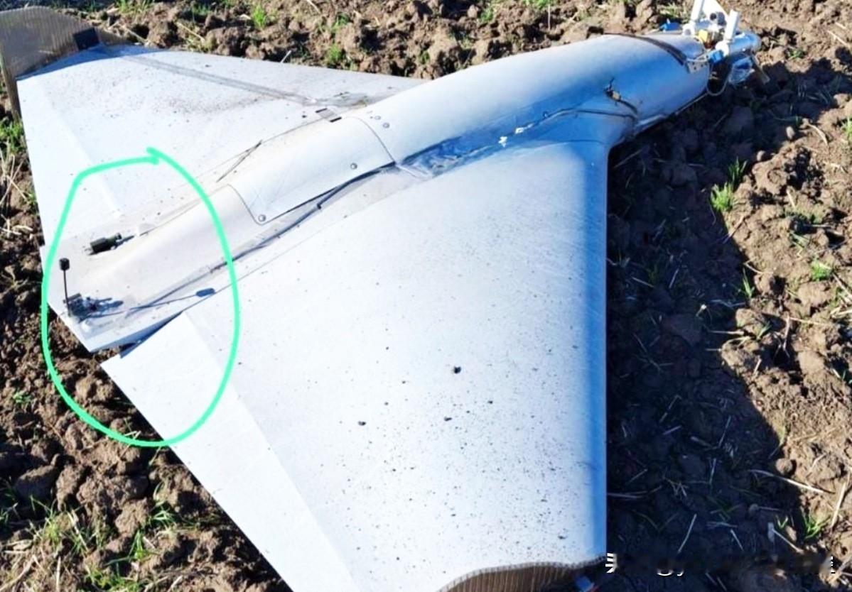 【俄乌冲突中的“星链”通信】
     最近俄军使用带有马斯克“星链”通信终端的