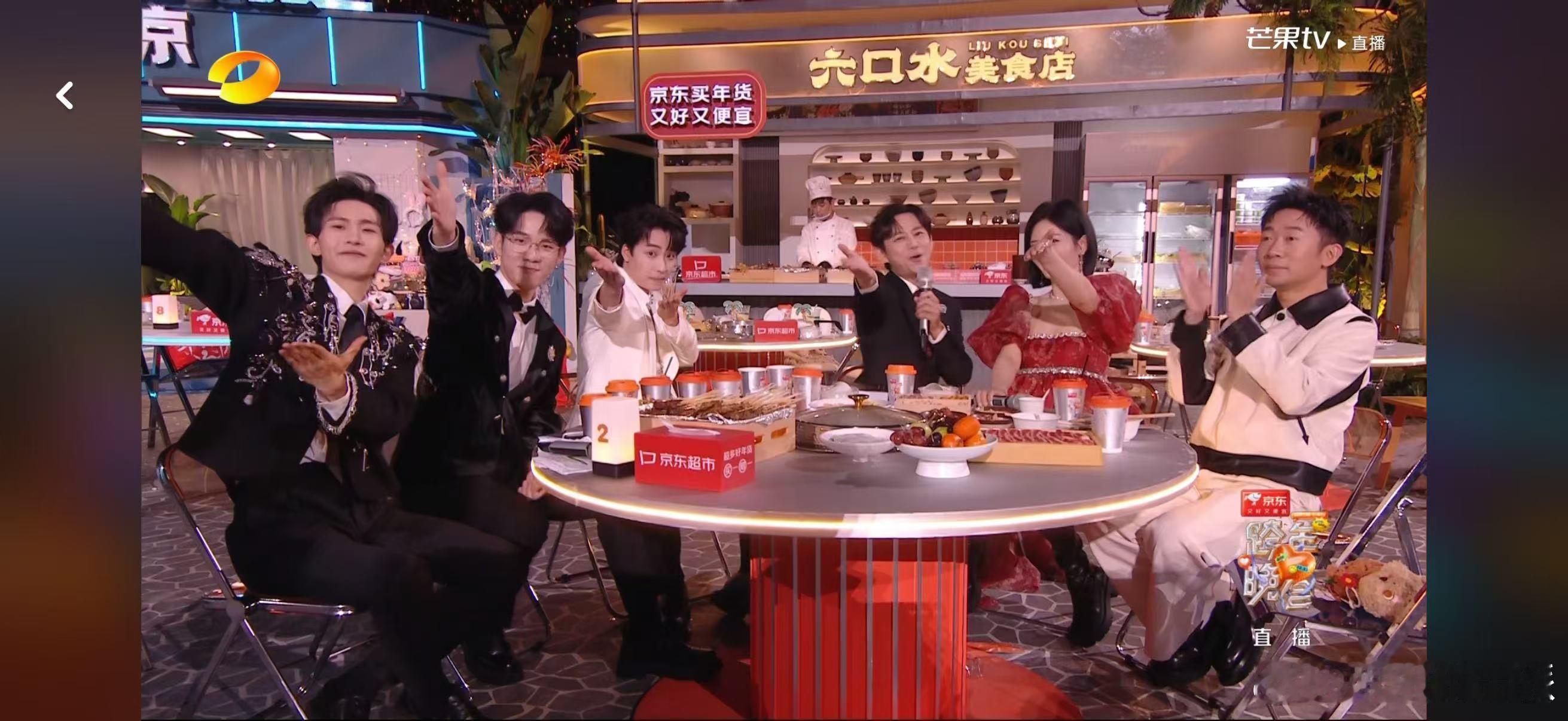 谢娜回应不主持跨年晚会 ，一句 谢娜说主持不一定在台上  ，引发热议。湖南卫视跨