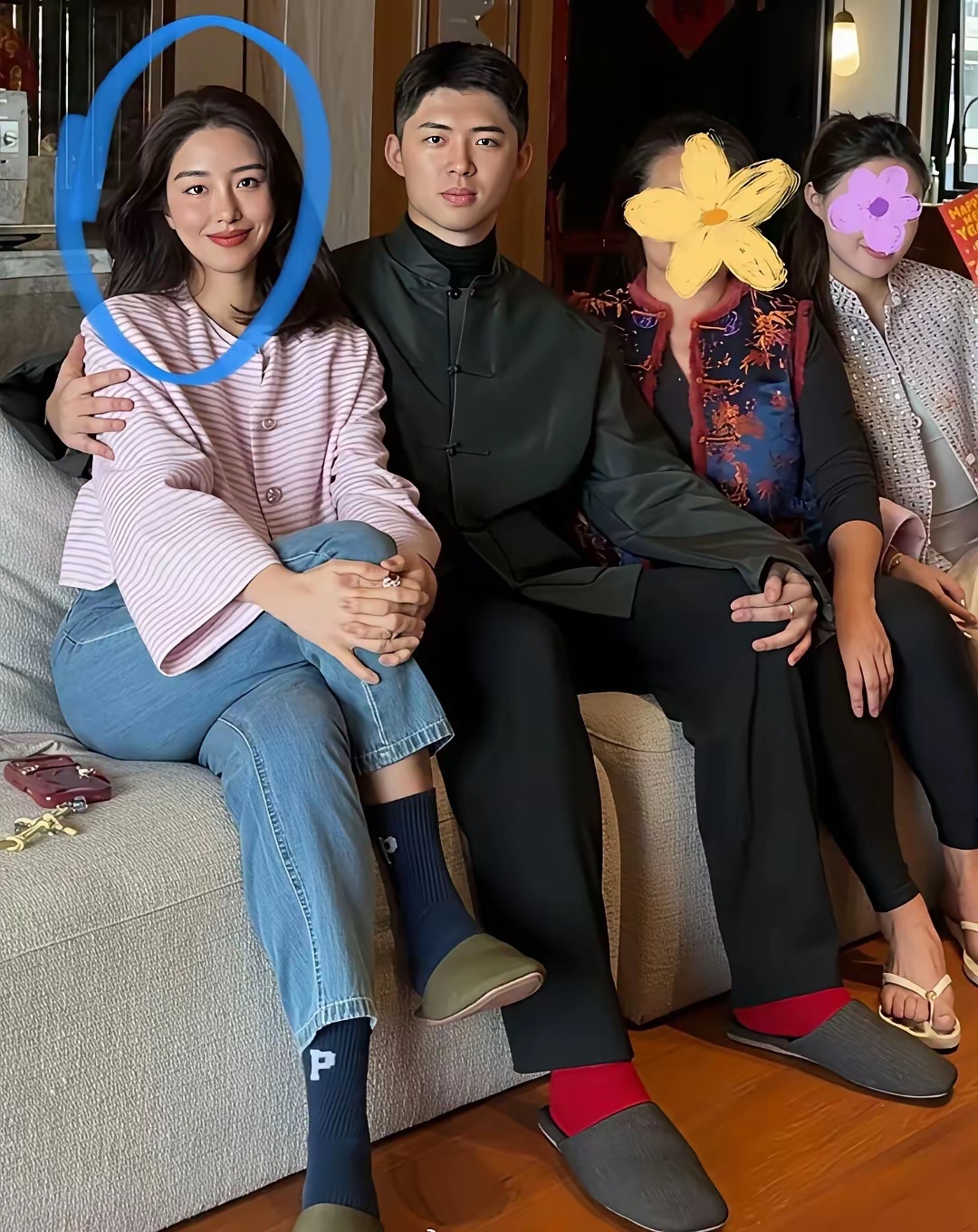 杨采钰的老公也太帅了，而且看着很年轻，感觉这是她修来的福气。 