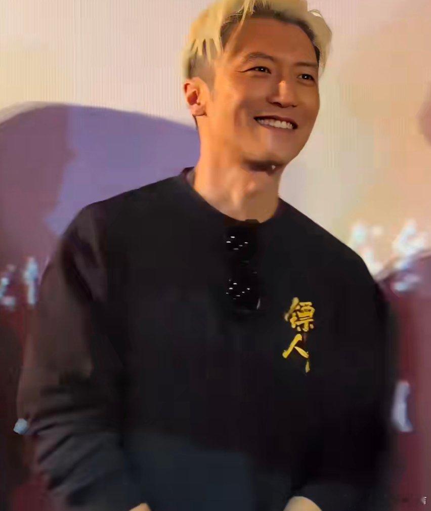 谢霆锋被粉丝调戏到红温谢霆锋害羞模样，反差感真的好萌🔥红温状态好可爱，越看越让