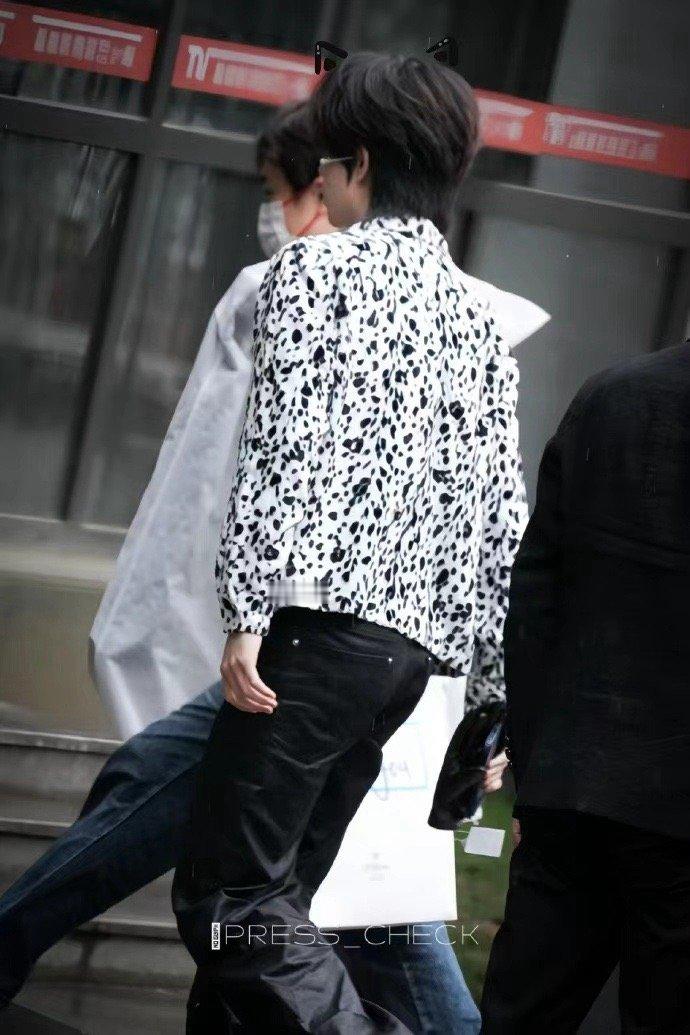 张子墨音综上班了张子墨牛奶猫皮肤 张子墨音综上班了，张子墨牛奶猫皮肤，满分可爱酷