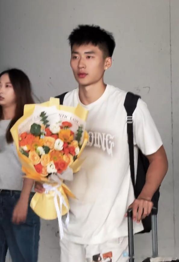 段睿骐顺利抵达沈阳，正式报道辽宁男篮，与球队大部队完成汇合。球队现阶段热身备战工