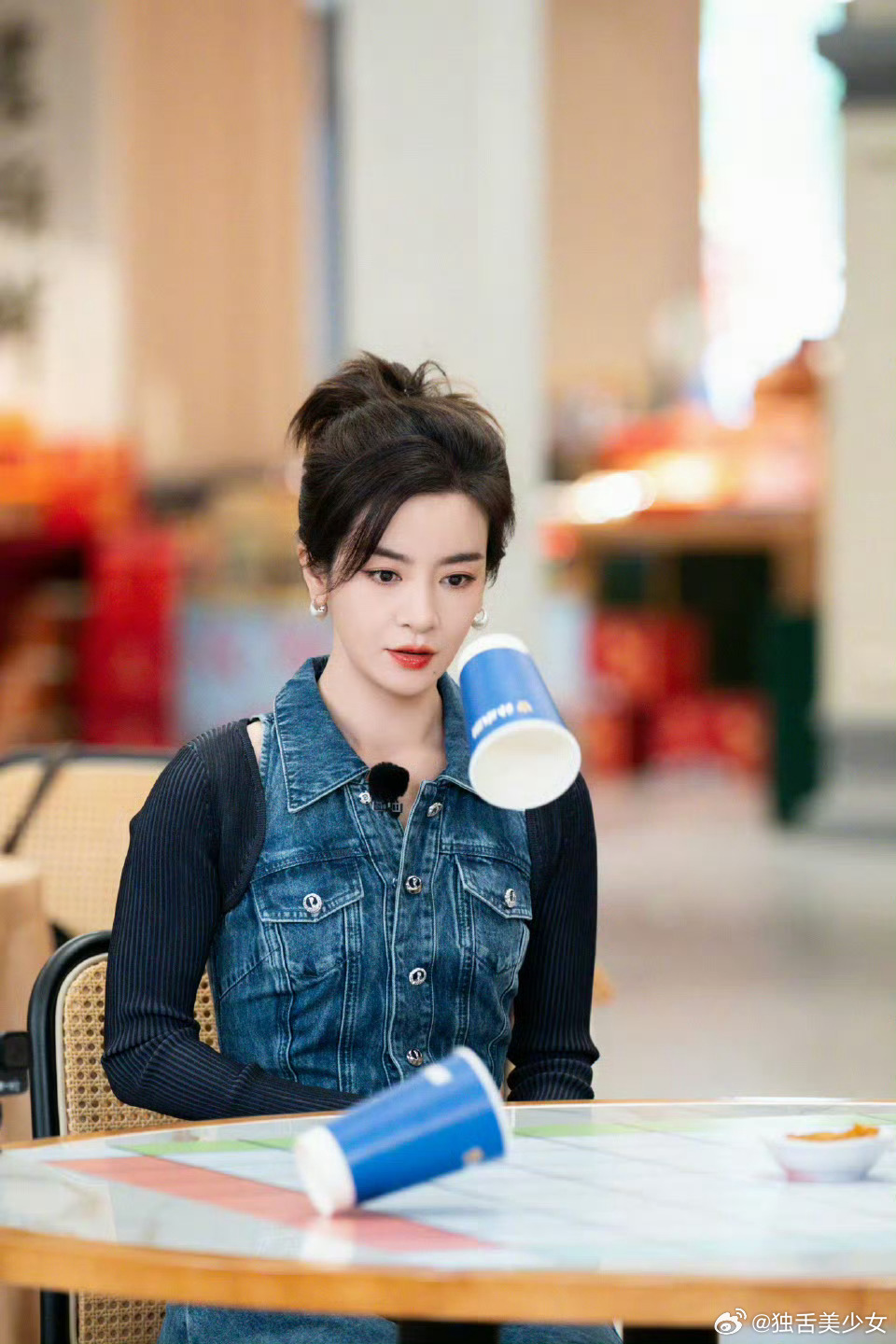 李晟滑跪速度像见到皇阿玛不愧是我们活泼可爱的小燕子！滑跪速度像见到皇阿玛哈哈哈?