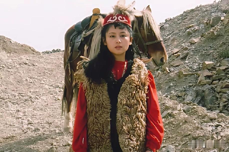 陈红美得不可方物，说她是“古装神颜”祖师爷一点不为过。在没美颜滤镜的年代，她的美