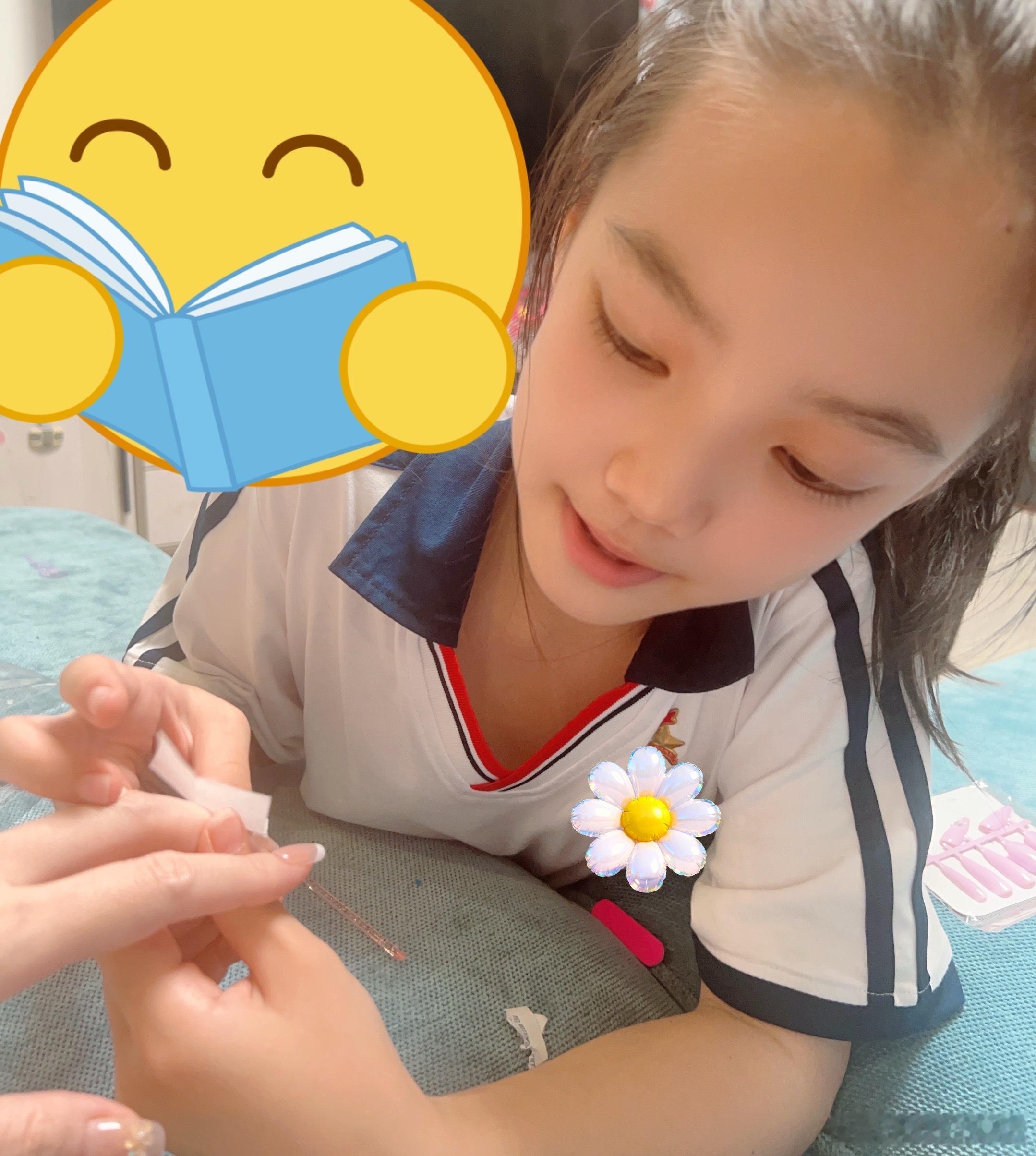 每天晚上我都是在冰库中陪米米睡着那个空调开到冷到我不行这个温度米米才能接受等娃一