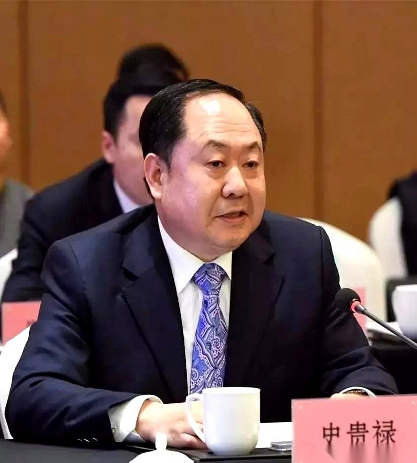 这么说吧，老天爷赏饭吃，分两种。
一种是给你一个碗，你自己去盛。
还有一种，是追