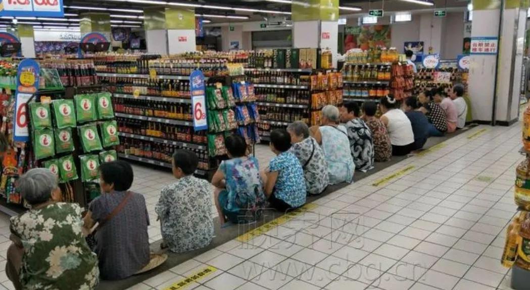 这成何体统，搞得像“难民”一样，不觉得丢脸吗？

我敢肯定，在这里免费纳凉的大多