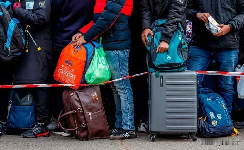 波兰边防局否认了《每日电讯报》有关有10万名18至22岁乌克兰男性经波兰边境离开