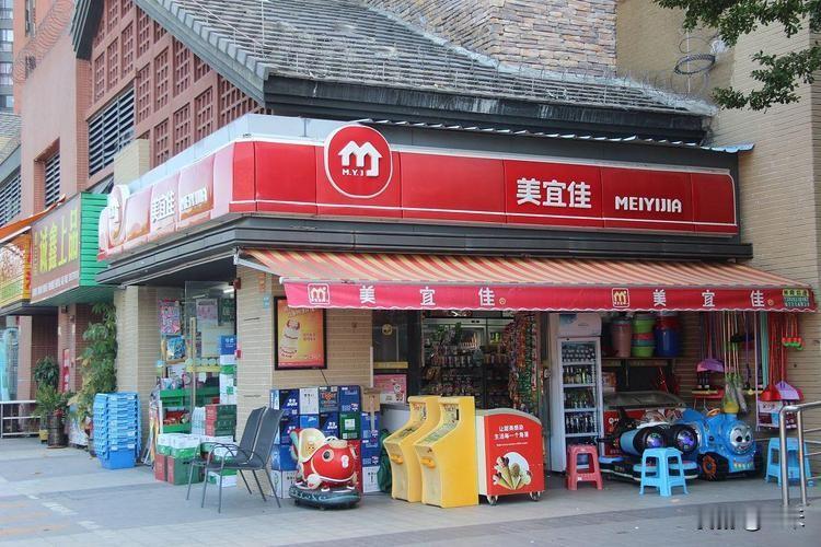 多家门店售卖过期食品、维权还遭刁难！知名便利店美宜佳被总局约谈
 
近期，连锁便