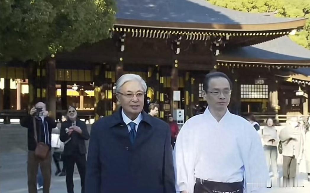 托卡耶夫访日犯了大忌！在中日纷争的节骨眼上，他竟公然参拜明治神宫！
 
12月1