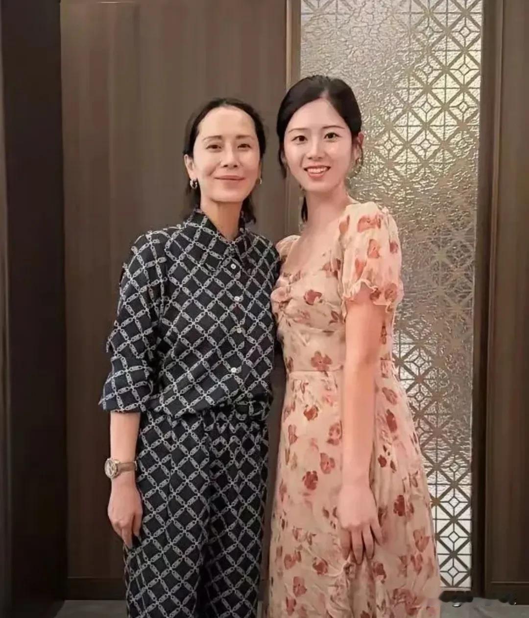 49岁海清，引发热议！

8月2日，49岁海清突然冲上热搜！
起因竟是有网友曝光
