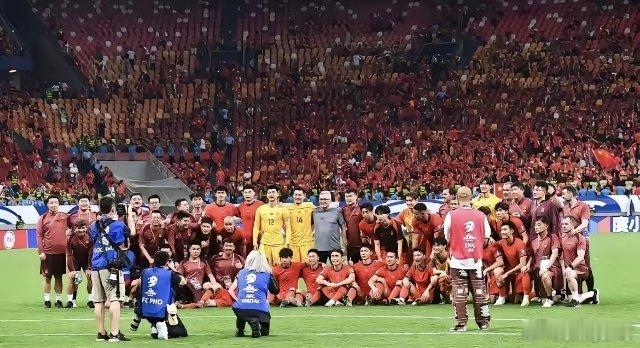 国足立功！央视硬气拒天价，世界杯转播权再现“中国式僵局”离2026美加墨世界杯开