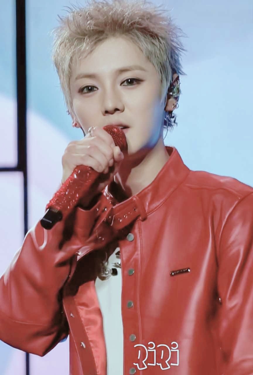 鹿晗鹿晗gapday音乐节gapday音乐节因为有他我便觉得踏实而有方向，因为有