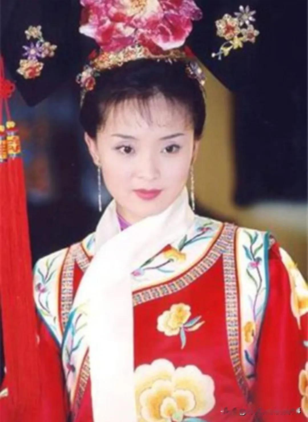 1997 年，王艳嫁给了比她大 11 岁的富豪王志才，开始了她看似光鲜的豪门生活