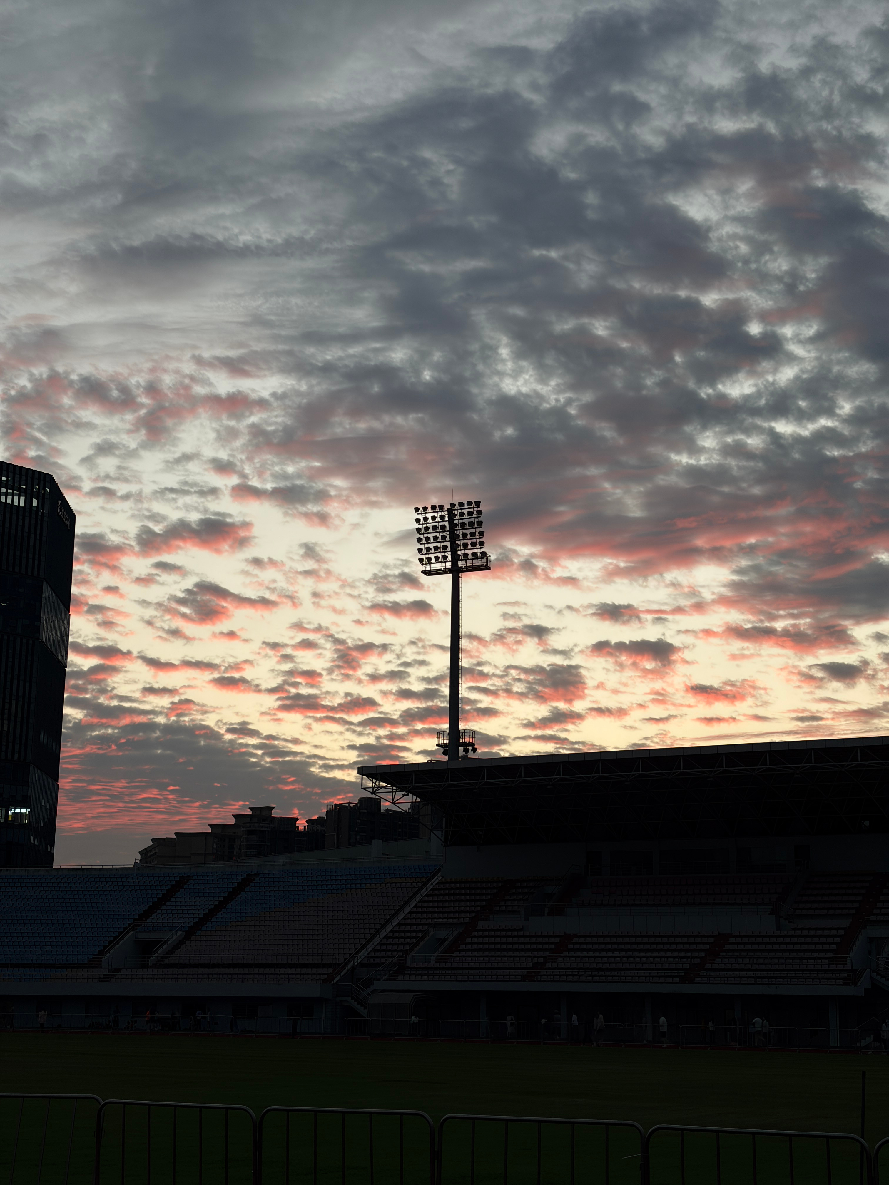 人啊可以跑得很快，也可以跑得很远，但我应该为什么坚持 ​​​
