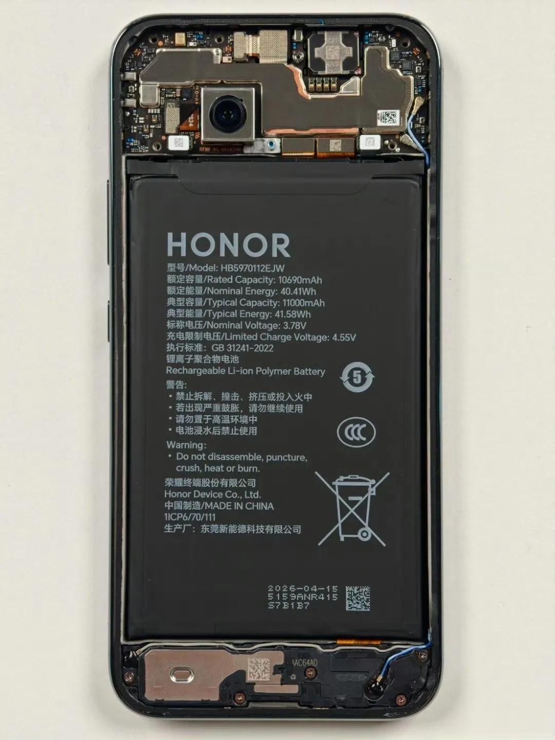 新评科技把荣耀X80 Pro Max拆开后直接看傻了。

11000mAh的电池
