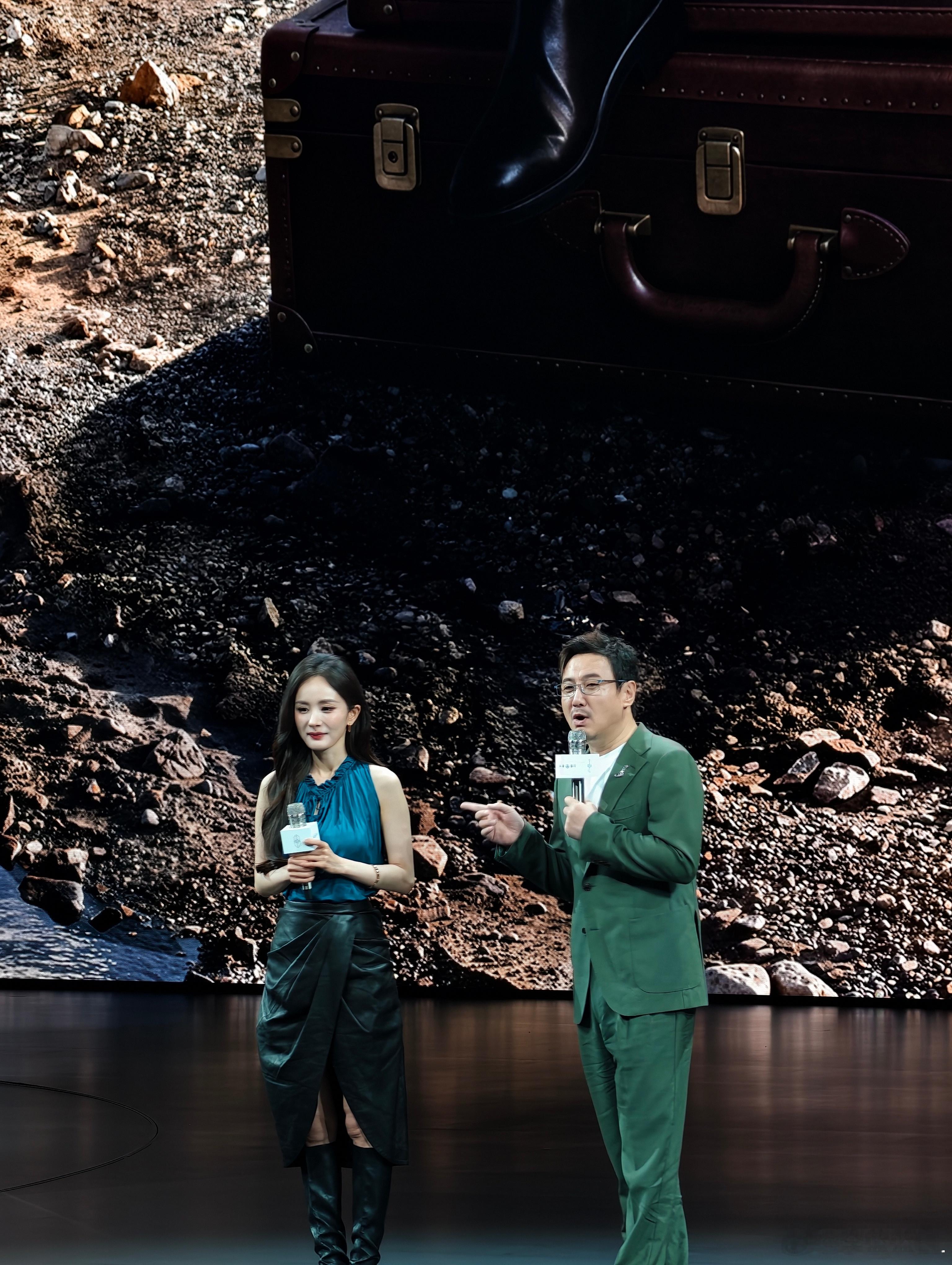 啊啊！！享界G9发布会终于见到杨幂啦！杨幂本人好瘦好美啊！我一看到沈腾就想笑！太
