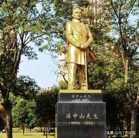 湖北黄冈师范学院的孙中山像被龙卷风卷走了……