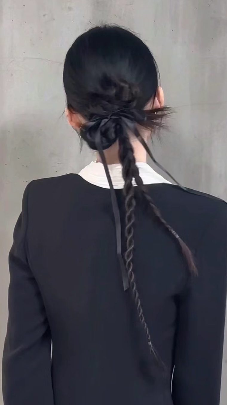 李沁这个编发好看诶 ​​​