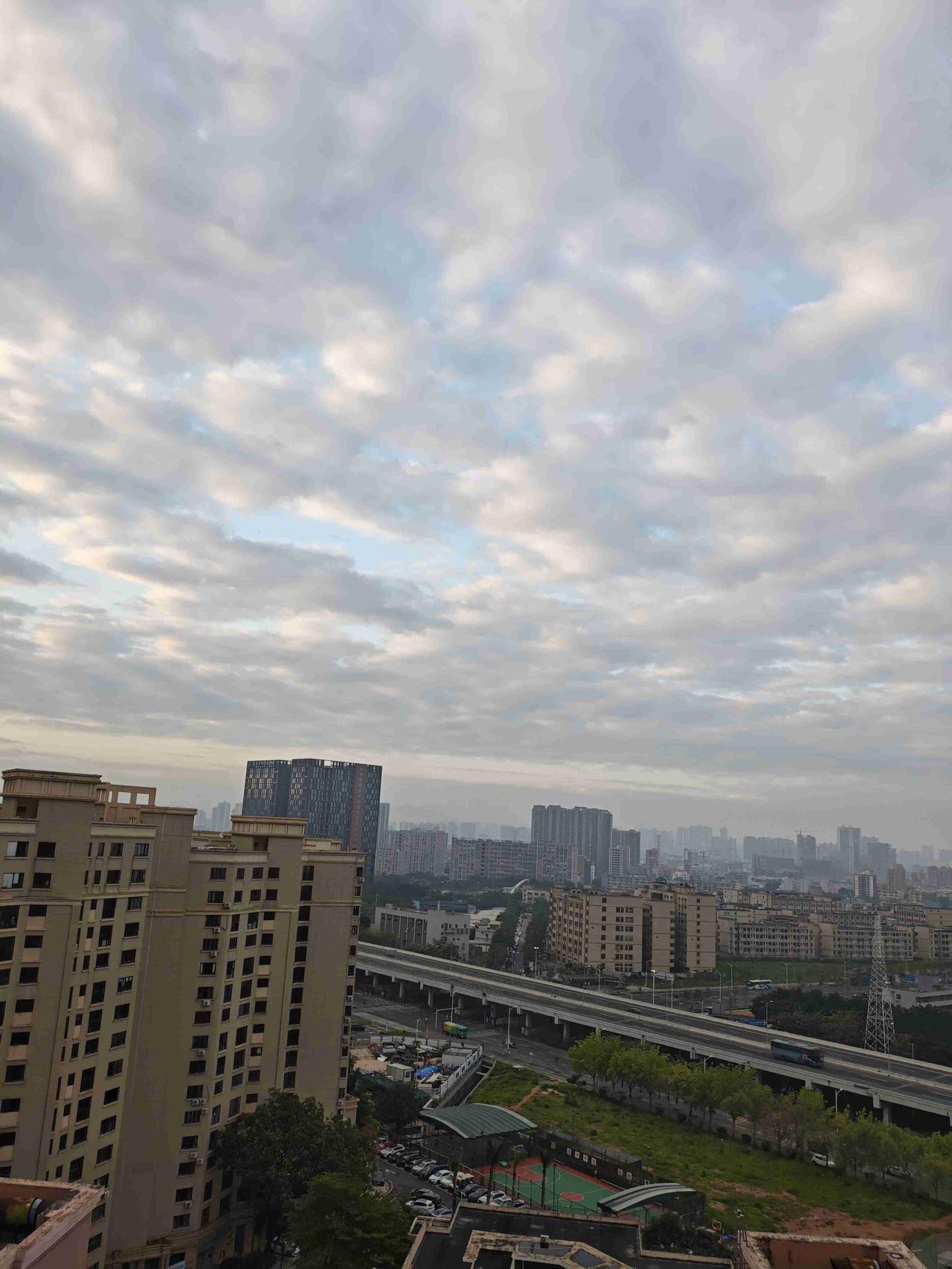 我的今日状态：😁轻松愉快
我这里的天气：🌤️多云：深圳今日多云气温22度到2