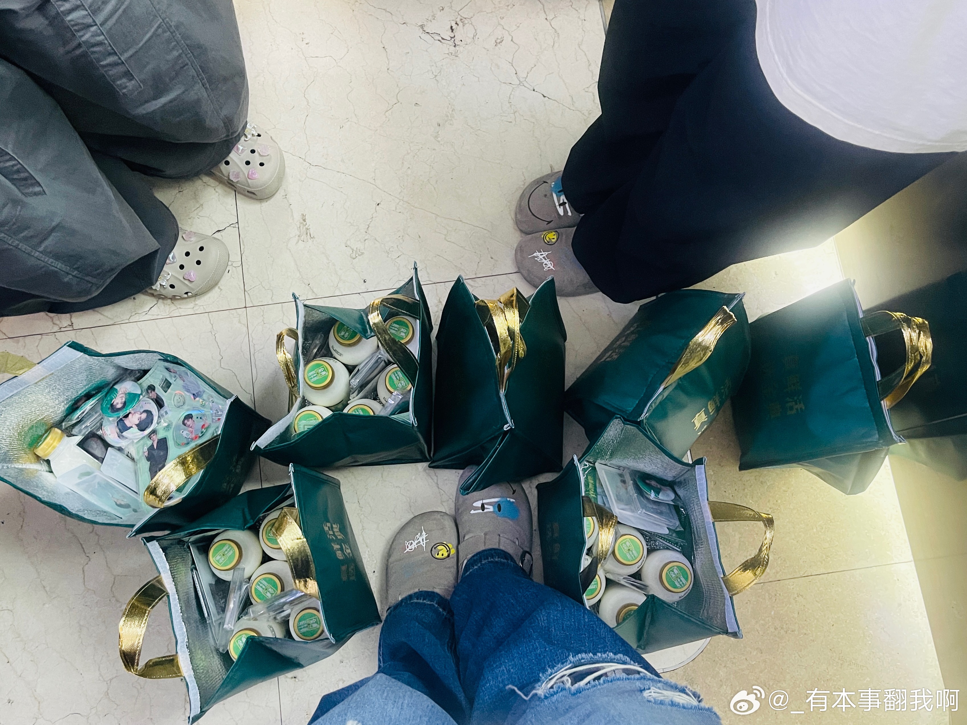 几个人跟不要钱似的！ 