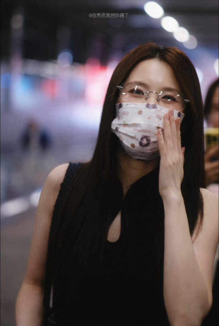 网友帮黄灿灿张慧雯发了落地签网友发了黄灿灿张慧雯没发的落地签 因为额度问题没发出