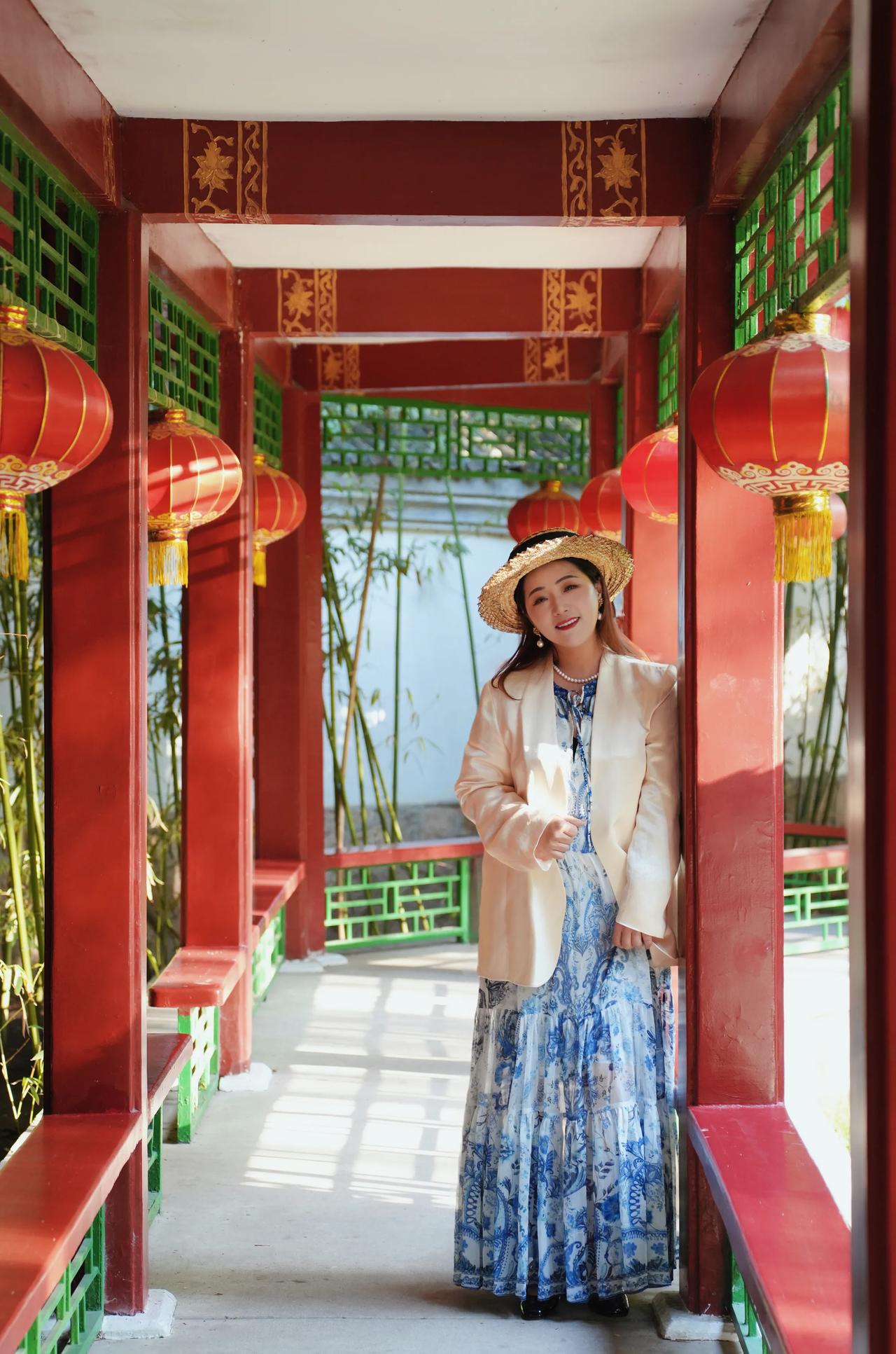 北京香格里拉秋日之旅
先来北京香格里拉的后花园来一个浪漫的下午茶，中式的长廊下尽