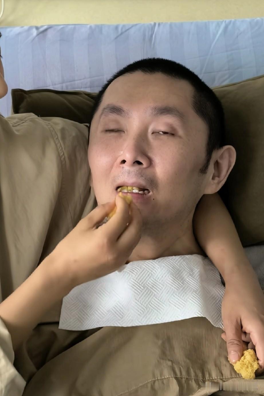 说真的，每次看到都觉得彭亚楼活遭罪。

刘宁又开始吐槽了，男朋友彭亚楼住院19天
