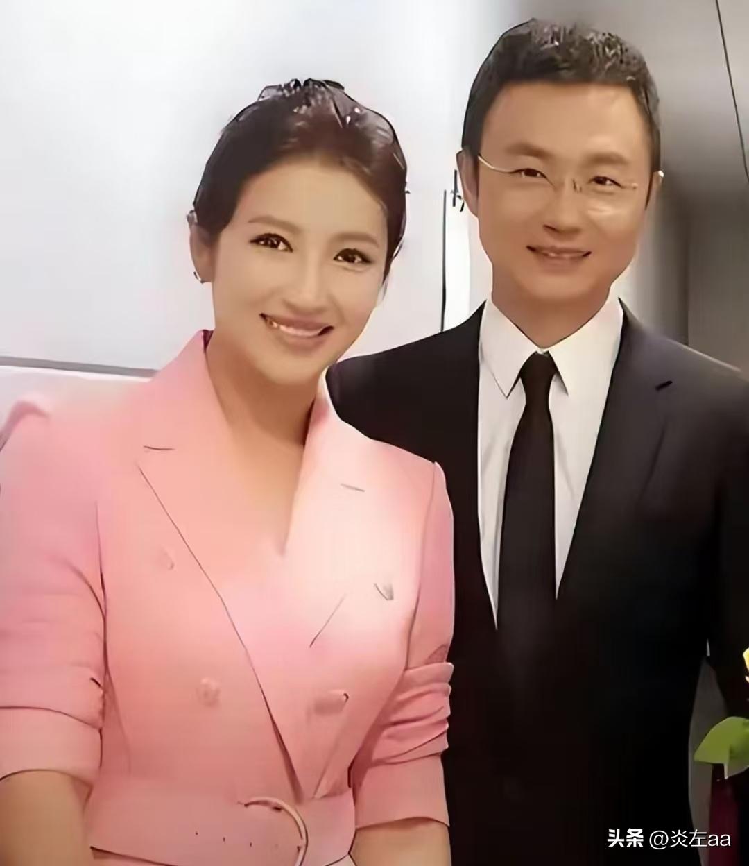 著名主持人刚强向春妮求婚，春妮说：“结婚可以，但我要丁克，我不会给你生孩子的。”