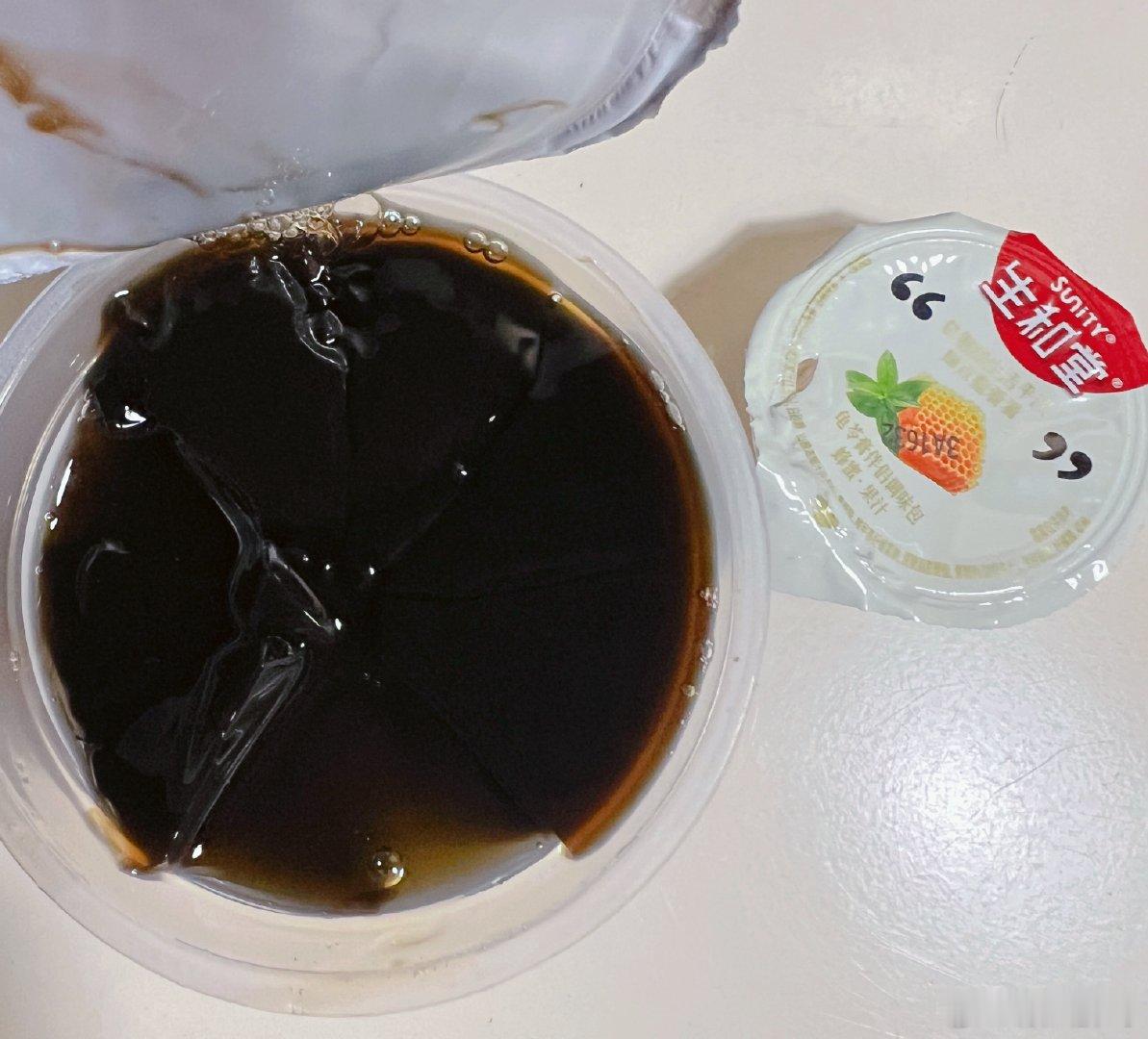 八点不到就回来躺下到现在估计也就眯着了半小时爬起来吃个伏苓膏当晚饭把饭后服的药吃