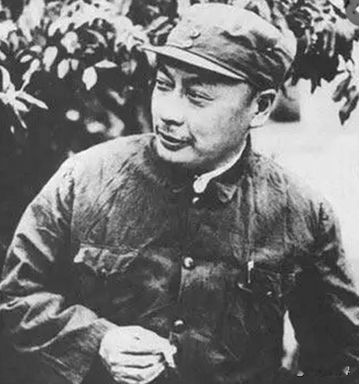 1934年陈毅劝妻子赖月明回江西老家打游击，这一别再也没能见面，赖月明先是沦为乞