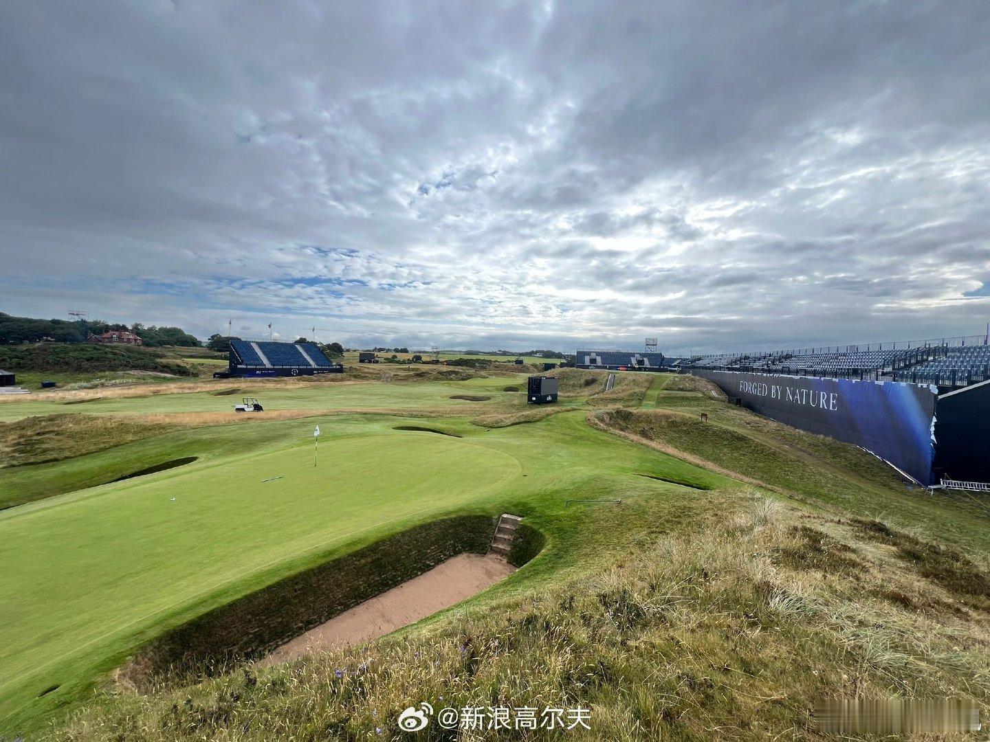 早安！大赛过后立刻回归安静的皇家特隆。#2024英国公开赛# ​ cr：新浪高尔