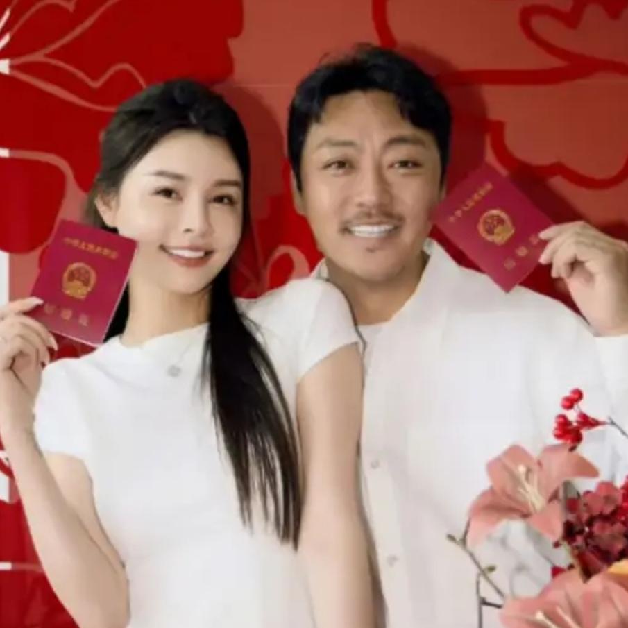 赵达在演艺圈那可是“老熟人”了，演过《奔腾年代》《大江大河》《精绝古城》等不少经