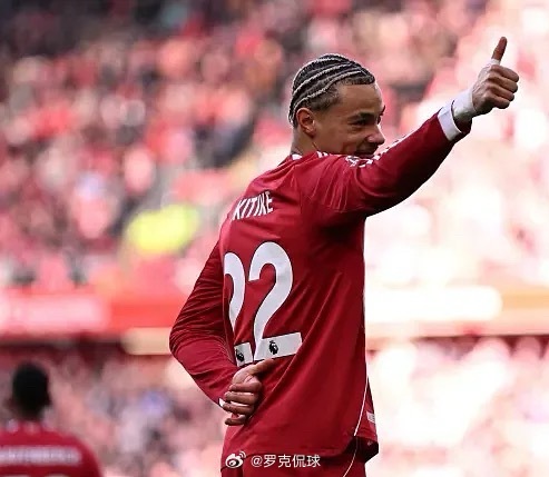 利物浦5-2击败西汉姆联队，埃基蒂克打入1球，助攻2次。前曼联名宿、著名足球评论